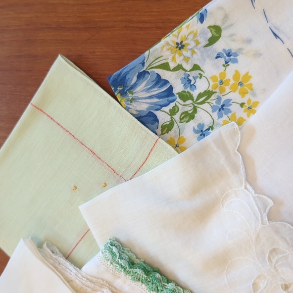 Vintage Ladies Handkerchiefs - Picture 5 of 5